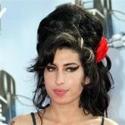 Amy Winehouse a murit 
