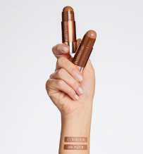 Glow care ține ritmul verii: noile esențiale beauty pentru zile fierbinți