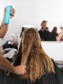 Coafurile din show-ul Simkhai de la New York Fashion Week, realizate de echipa Moroccanoil